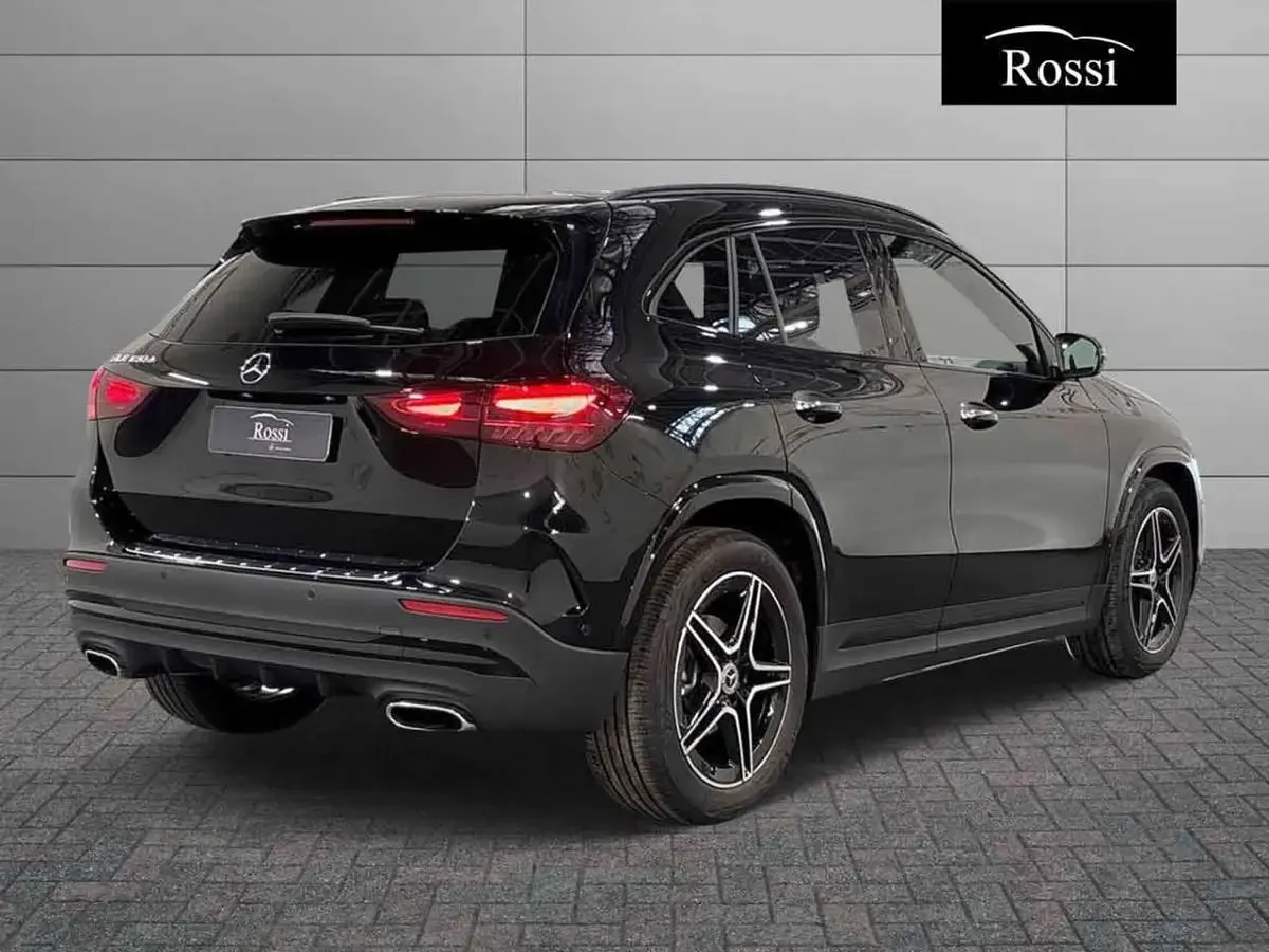 Nuova Mercedes GLA180 116 CV (85 kW) 2026 Nero notte SUV