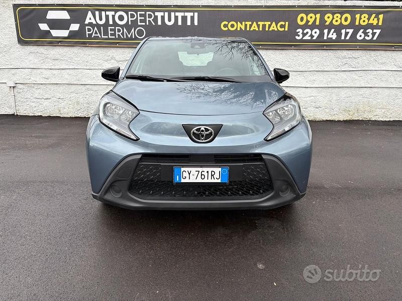 Usata Toyota Aygo X Active 72 CV (52 kW) 2025 Grigio SUV