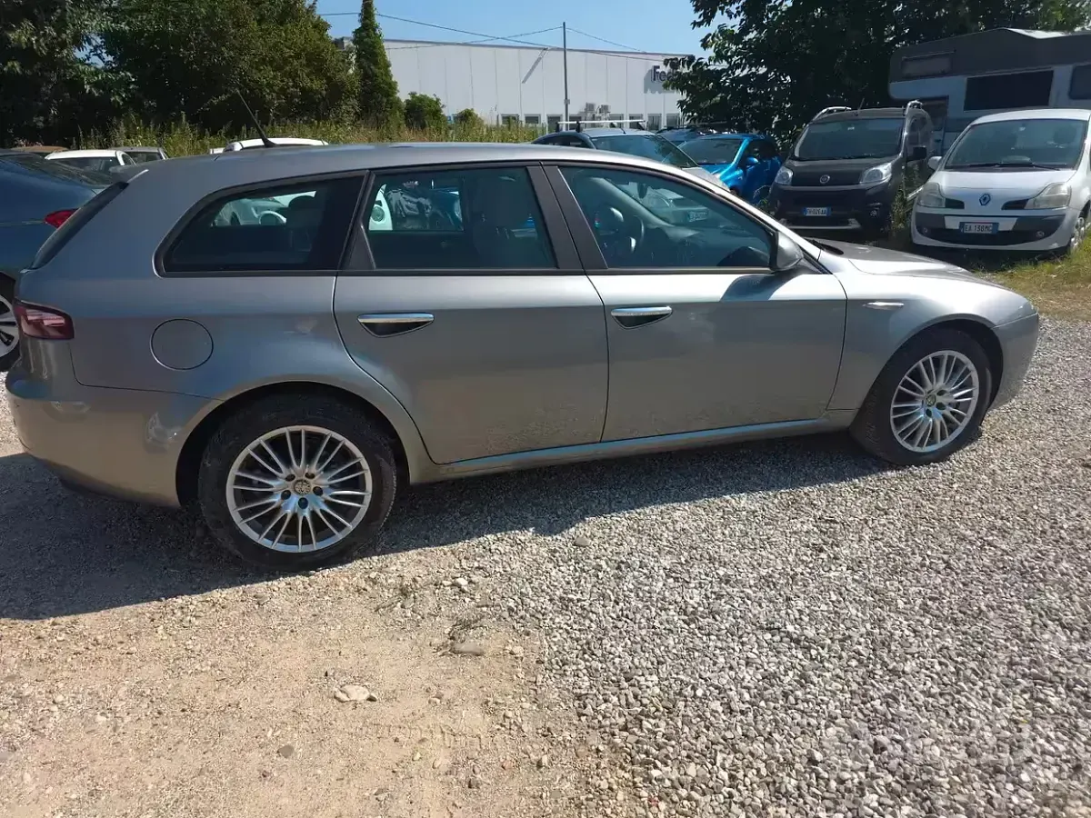 Usata Alfa Romeo 159 Distinctive 120 CV (88 kW) 2008 Grigio Station wagon