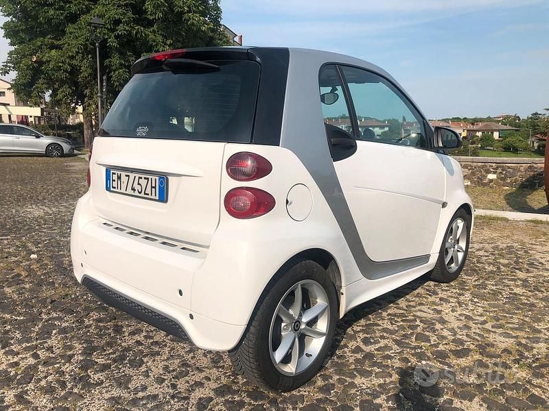 Usata Smart ForTwo Coupé 71 CV (52 kW) 2012 Utilitaria