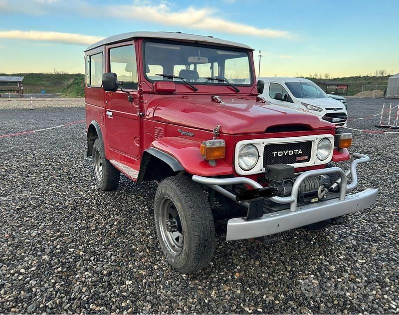 Usata Toyota Land Cruiser 1983 Rosso SUV