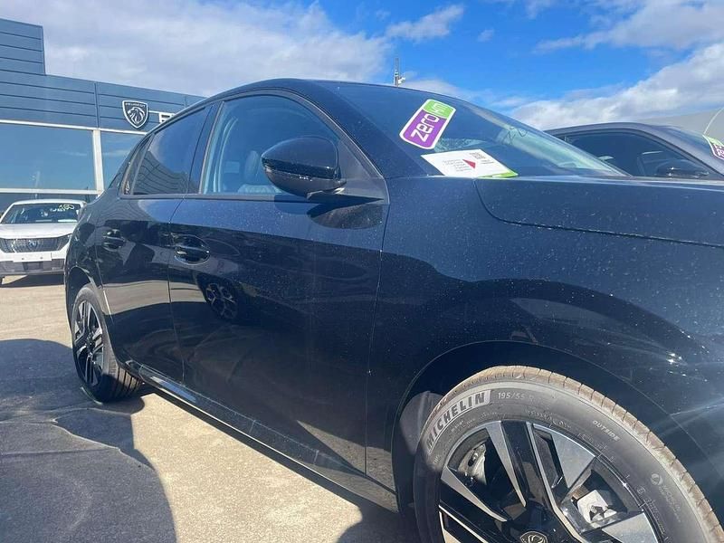 Nero Nuova 2025 Peugeot 208 Active Due volumi | 21.300 € (Buon prezzo) - Immagine 1/2