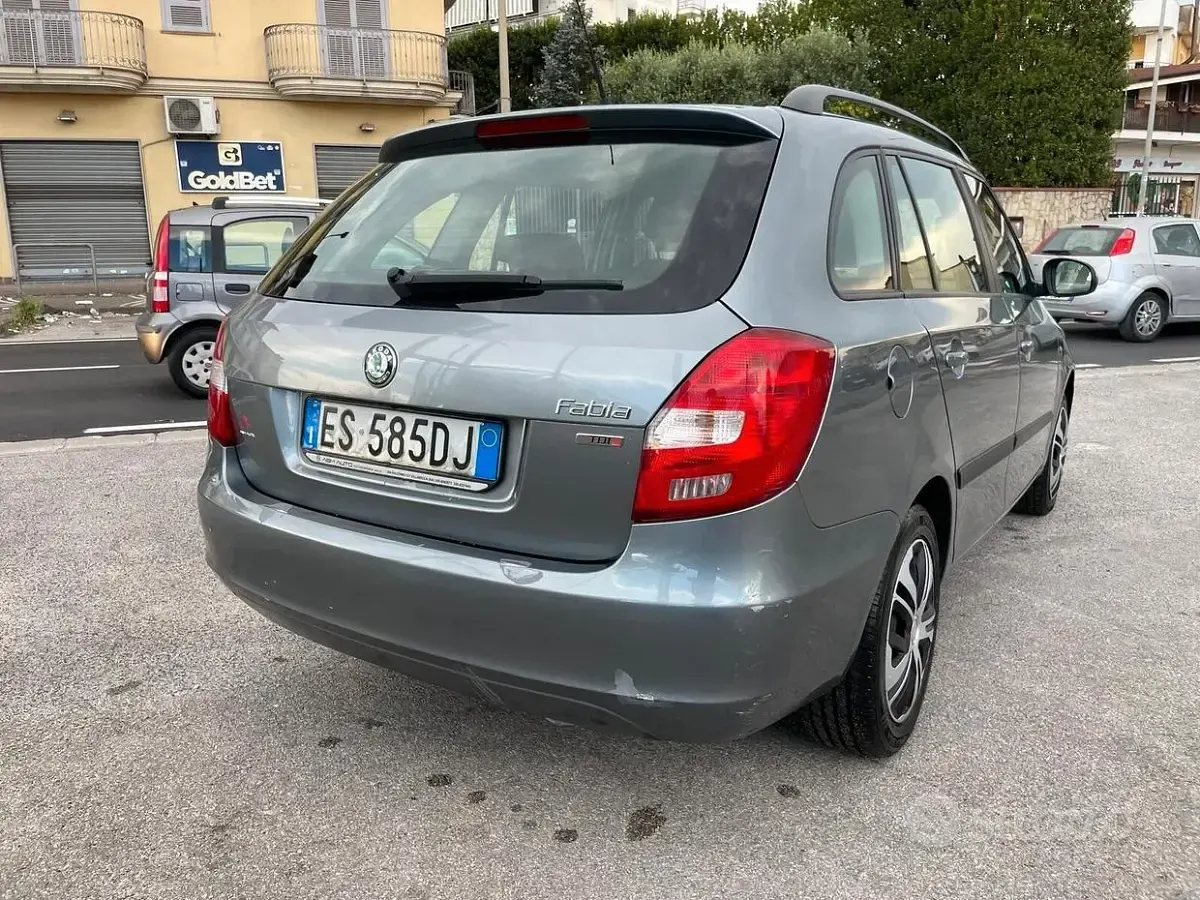 Usata Skoda Fabia Ambition 90 CV (66 kW) 2013 Grigio Berlina