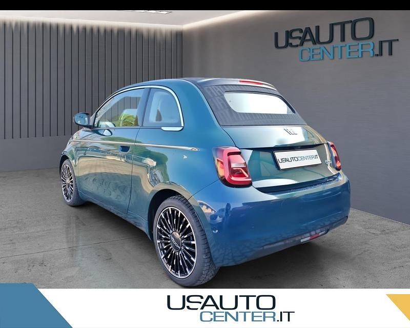 Usata Fiat 500e La Prima 86 kW (118 CV) 2021 Blu/azzurro Cabrio