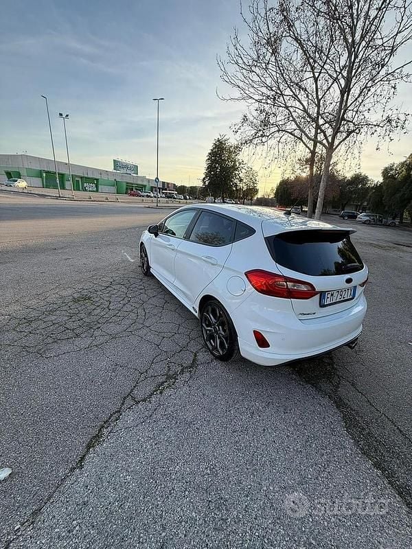 Usata Ford Fiesta ST-Line 95 CV (69 kW) 2018 Bianco Utilitaria