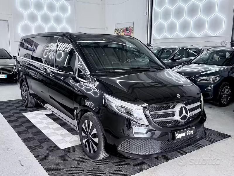 Usata Mercedes V220 Exclusive 163 CV (119 kW) 2022 Nero Monovolume