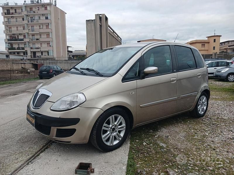 Usata Lancia Musa 95 CV (69 kW) 2007 Marrone Monovolume