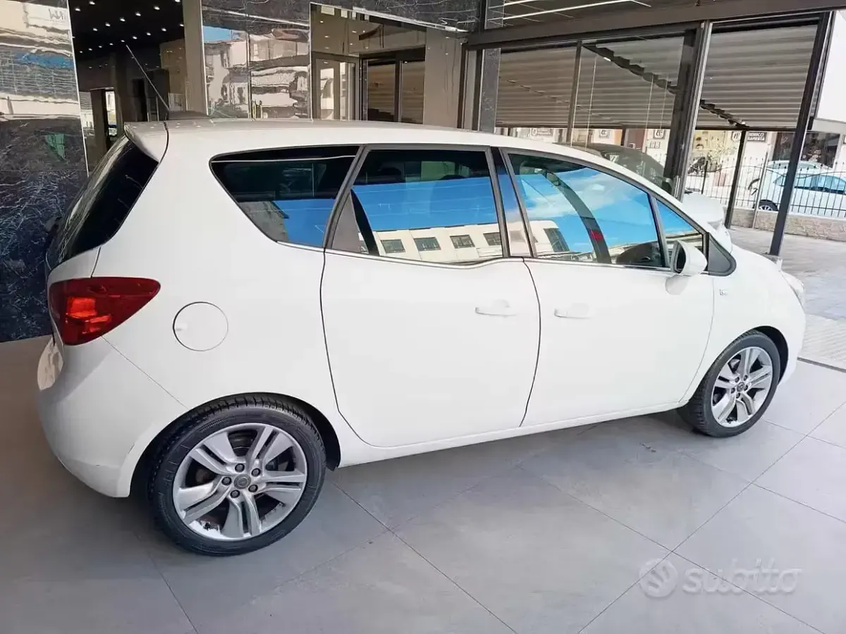 Usata Opel Meriva 101 CV (74 kW) 2017 Bianco Monovolume