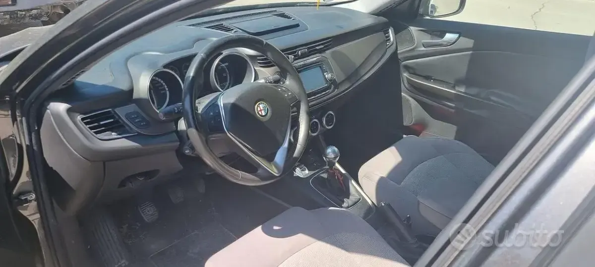 Usata Alfa Romeo Giulietta 105 CV (77 kW) 2014 Grigio Utilitaria