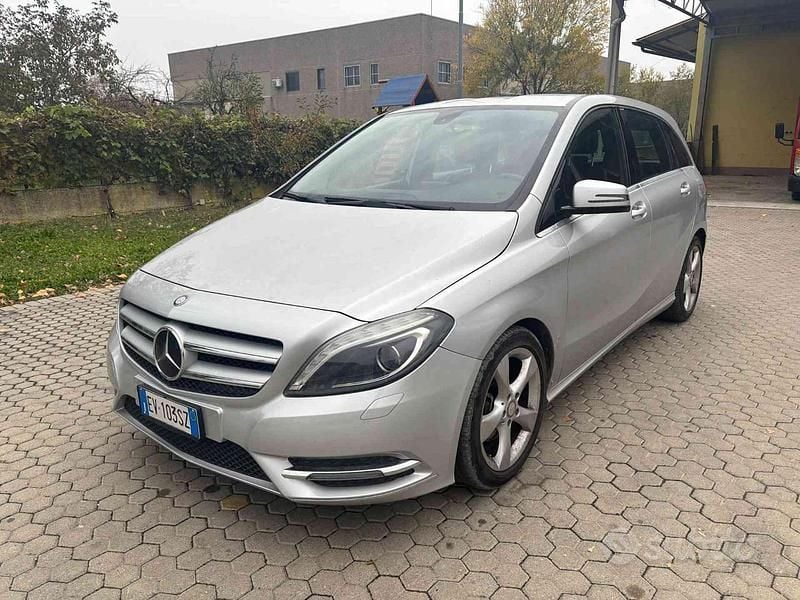 Usata Mercedes B200 136 CV (100 kW) 2014 Grigio Monovolume