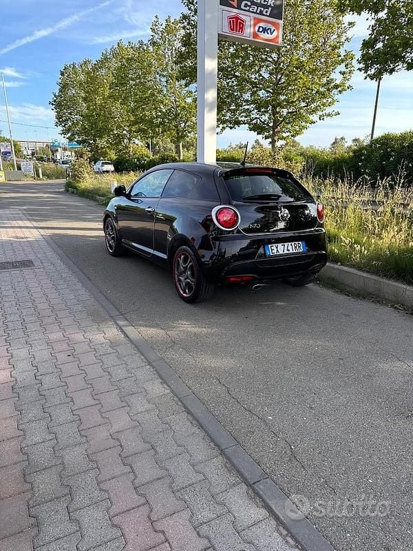 Usata Alfa Romeo MiTo 105 CV (77 kW) 2016 Nero Utilitaria