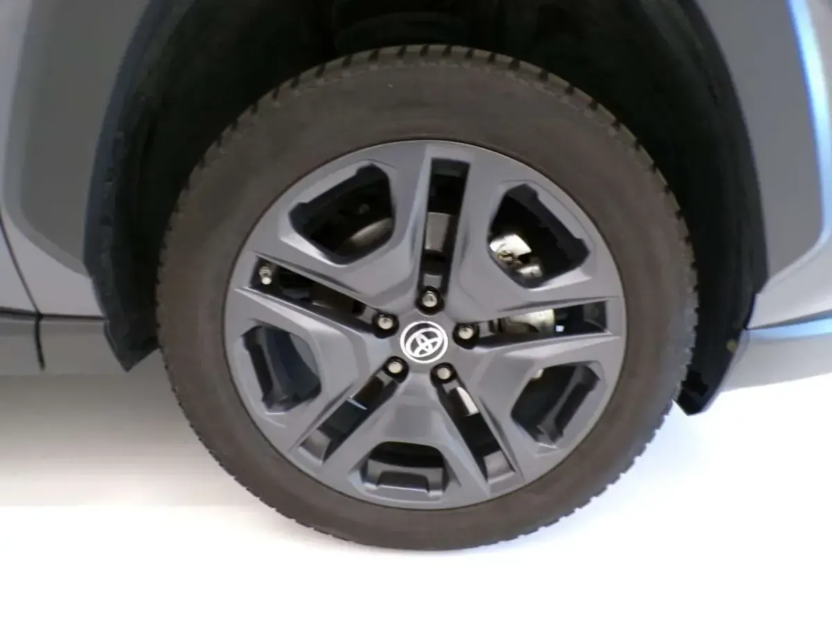 Usata Toyota RAV4 Hybrid Style 178 CV (130 kW) 2023 Grigio metallizzato SUV