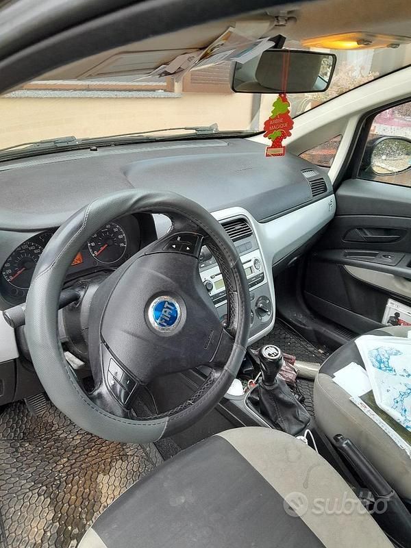 Usata Fiat Punto 75 CV (55 kW) 2007 Nero Berlina