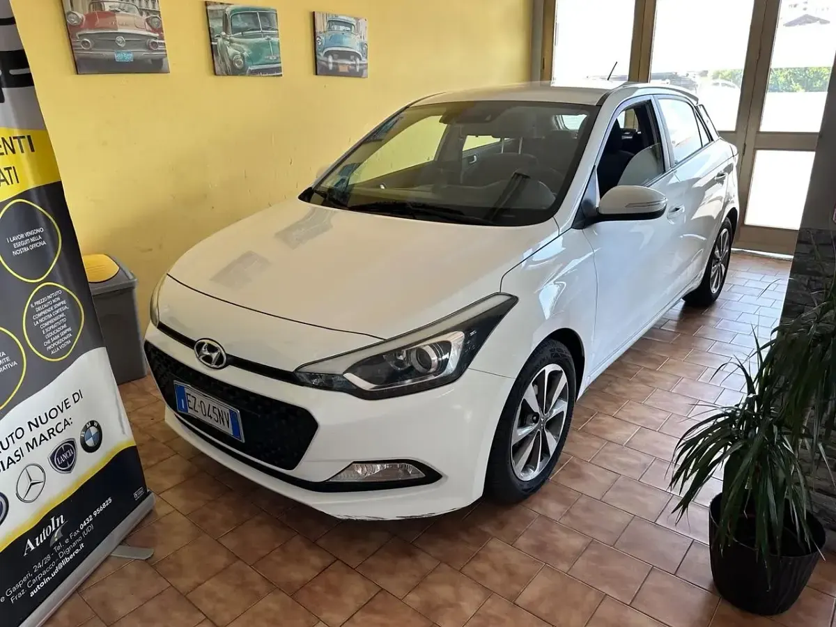 Usata Hyundai i20 Style 84 CV (61 kW) 2015 Bianco Berlina