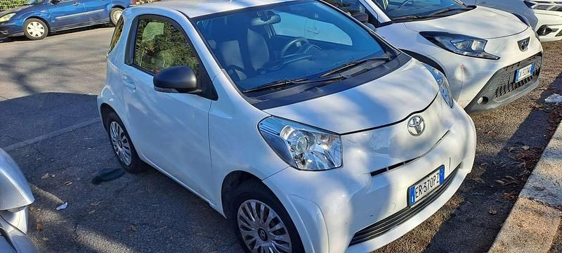 Usata Toyota iQ Sol 68 CV (50 kW) 2013 Bianco Utilitaria