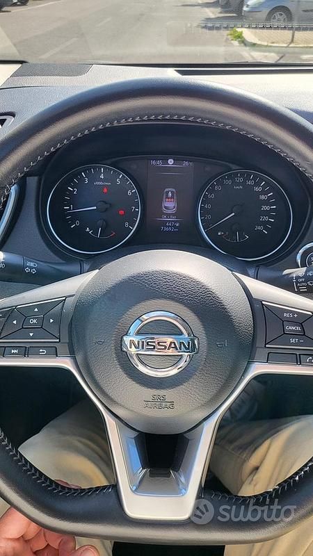 Usata Nissan Qashqai N-Connecta 116 CV (85 kW) 2018 Grigio SUV