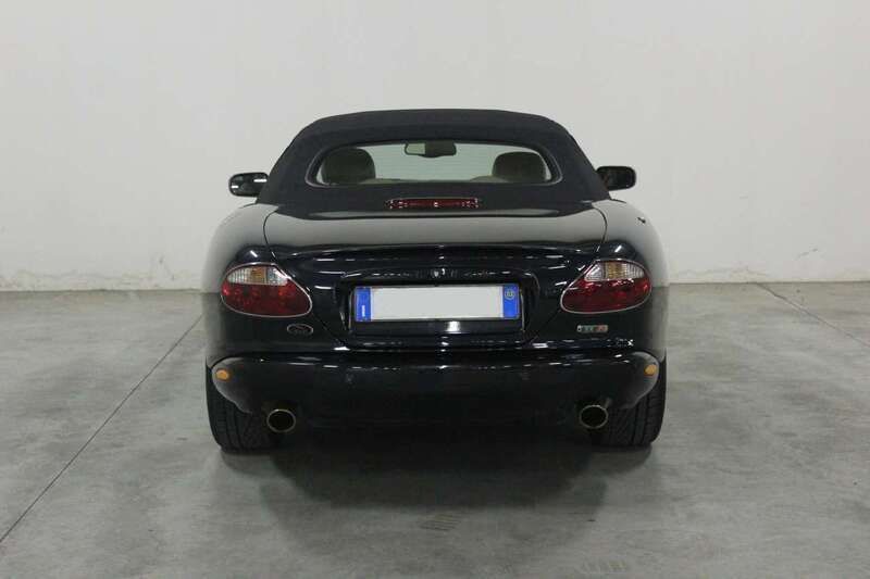 Usata Jaguar XKR S 396 CV (291 kW) 2003 Verde Cabrio