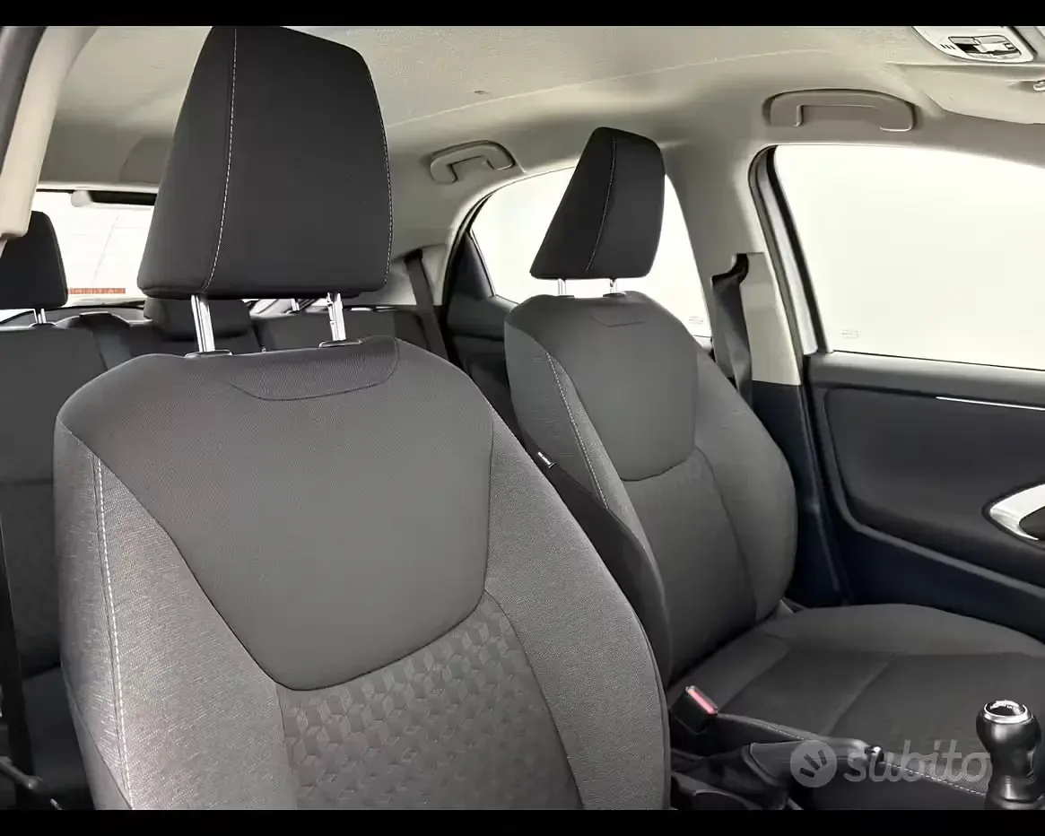 Usata Toyota Yaris Active 72 CV (52 kW) 2022 Grigio Utilitaria