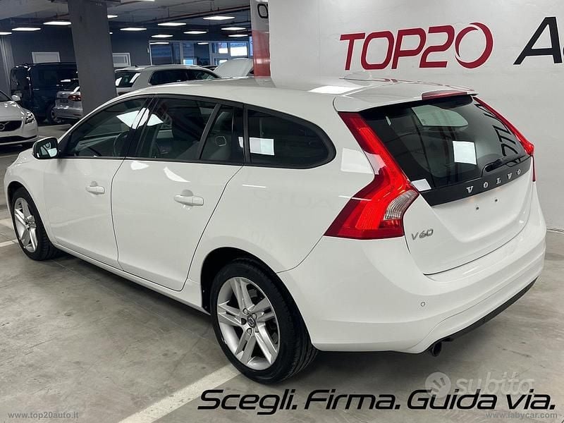 Usata Volvo V60 Kinetic 120 CV (88 kW) 2017 Bianco Station wagon