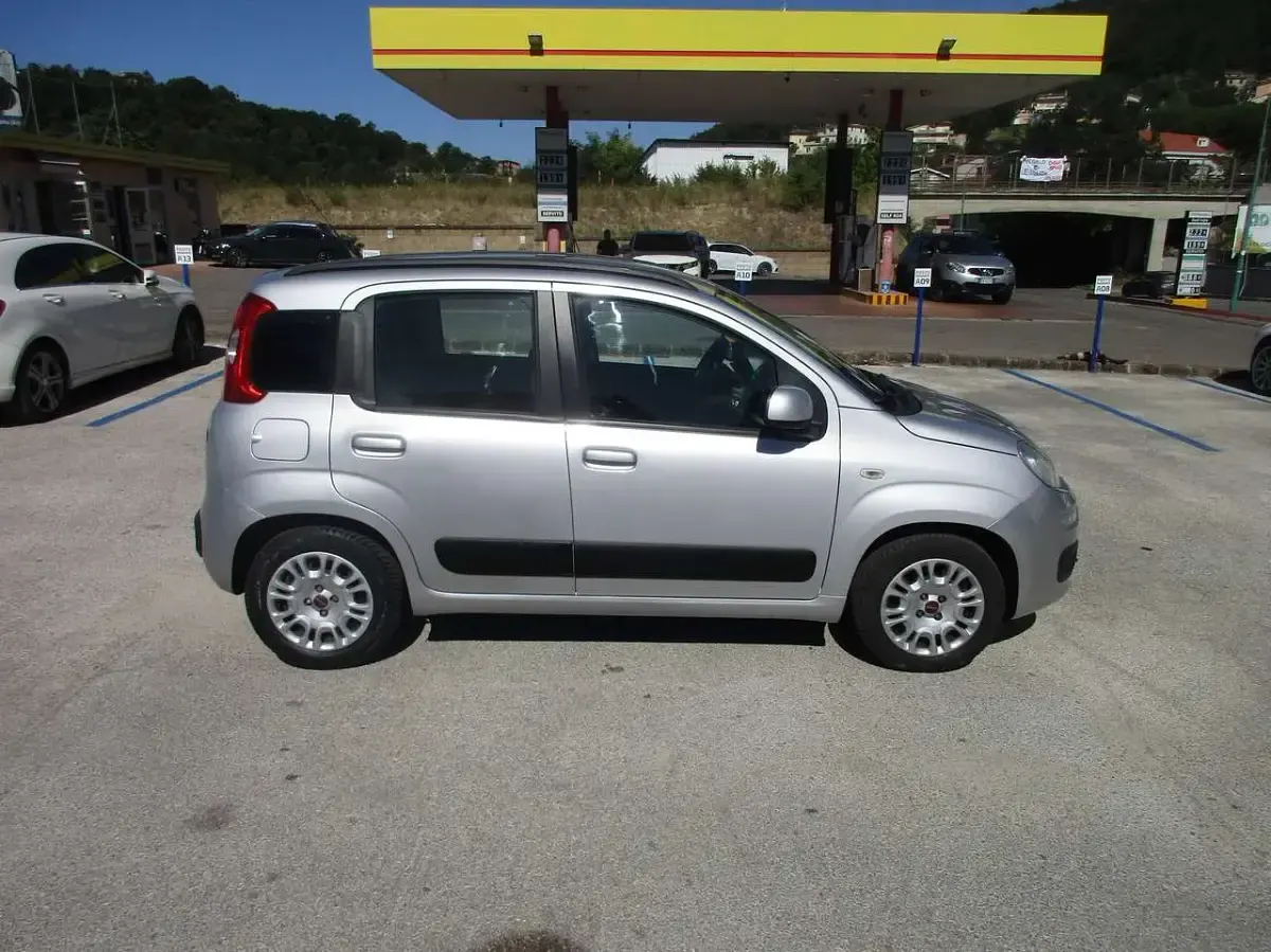 Usata Fiat Panda Lounge 69 CV (50 kW) 2012 Argento Utilitaria