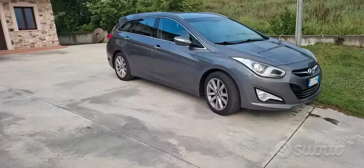 Usata Hyundai i40 Comfort 136 CV (100 kW) 2011 Grigio Station wagon
