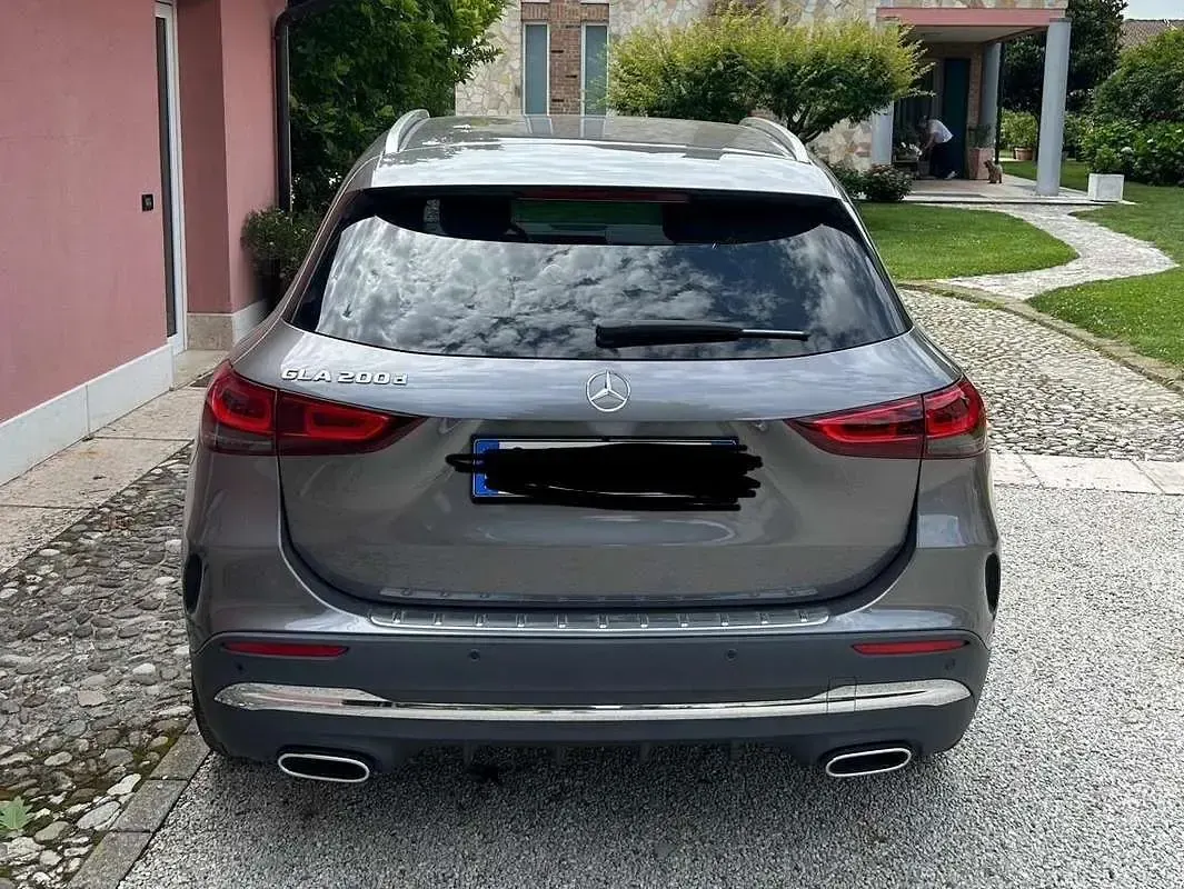 Usata Mercedes GLA200 Premium 150 CV (110 kW) 2022 Grigio SUV