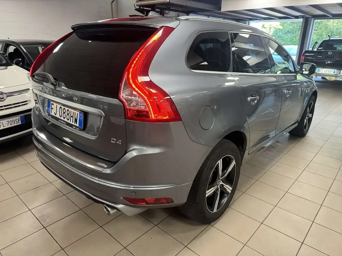 Usata Volvo XC60 R-Design 190 CV (139 kW) 2017 Grigio SUV