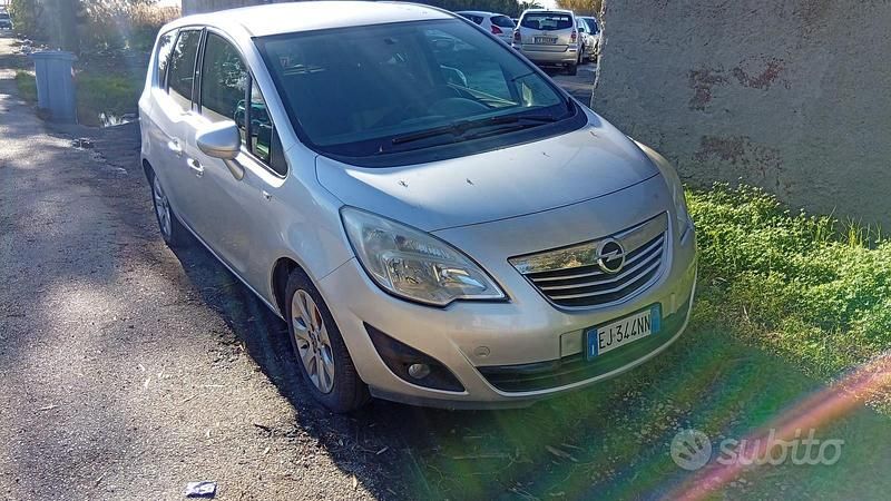 Grigio Usata 2011 Opel Meriva Monovolume | 3500 € - Immagine 1/2