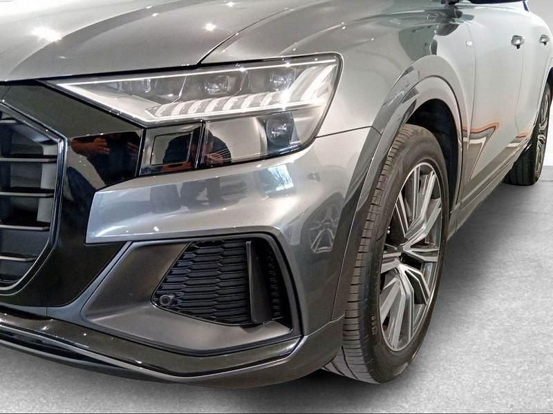 Usata Audi Q8 Sport 231 CV (169 kW) 2021 Grigio daytona perla SUV