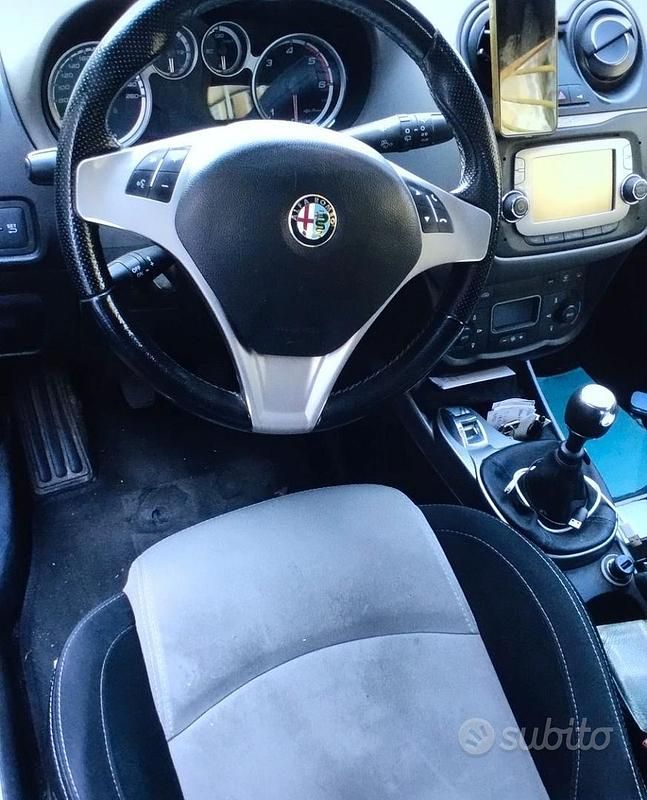 Usata Alfa Romeo MiTo 85 CV (62 kW) 2015 Rosso Utilitaria