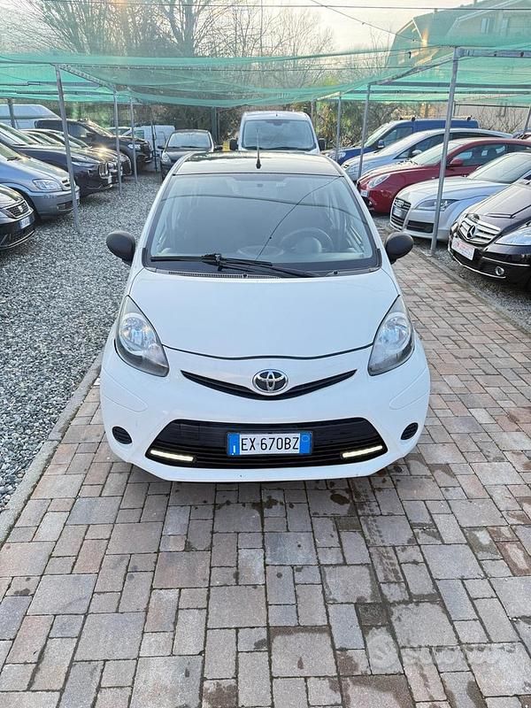 Usata Toyota Aygo Connect Style 68 CV (50 kW) 2014 Bianco Utilitaria
