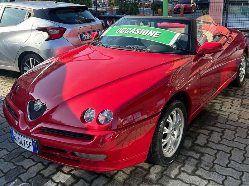 Usata Alfa Romeo Spider 144 CV (105 kW) 2000 Rosso Cabrio