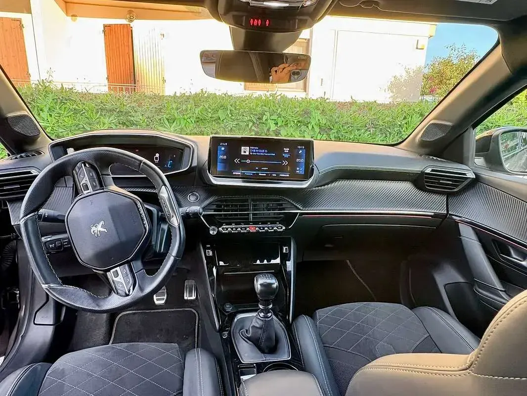 Usata Peugeot 208 GT 101 CV (74 kW) 2022 Grigio Utilitaria