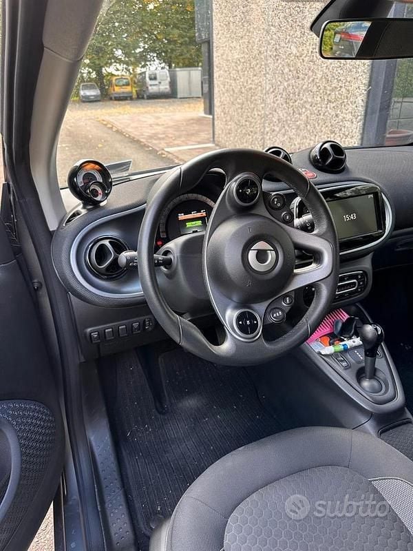Usata Smart ForTwo Electric Drive 60 kW (82 CV) 2023 Grigio Coupé