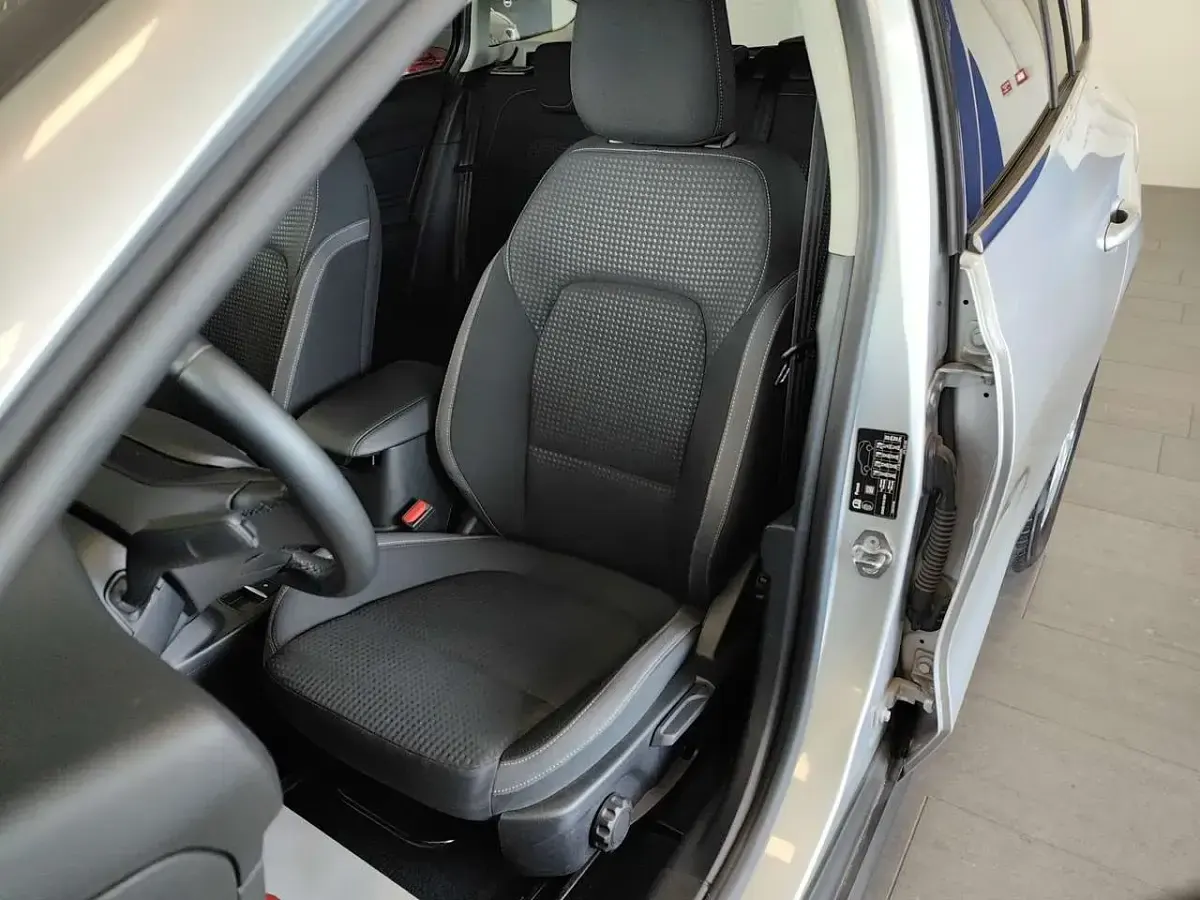 Usata Ford Focus 120 CV (88 kW) 2020 Argento Station wagon