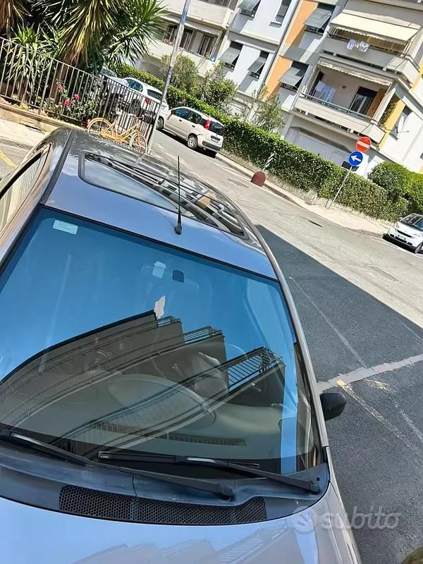 Usata Toyota Yaris 130 CV (95 kW) 2001 Utilitaria