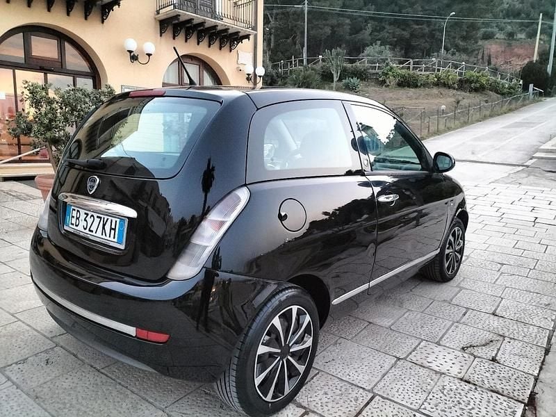 Usata Lancia Ypsilon 77 CV (56 kW) 2010 Nero Utilitaria