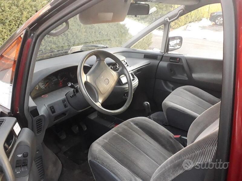 Usata Toyota Previa 135 CV (99 kW) 1993 Rosso Monovolume