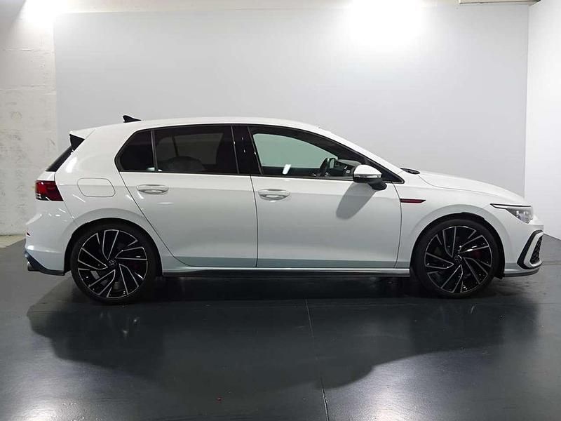 Usata VW Golf VIII GTI 245 CV (180 kW) 2022 0q pure white Berlina