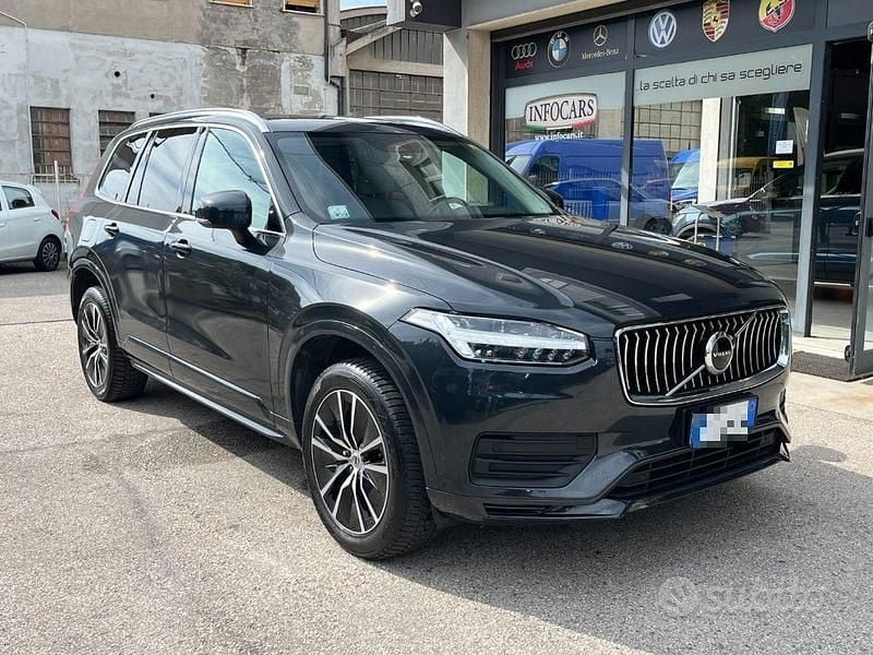 Grigio metallizzato Usata 2021 Volvo XC90 Momentum SUV | 31.900 € (Super prezzo) - Immagine 1/4