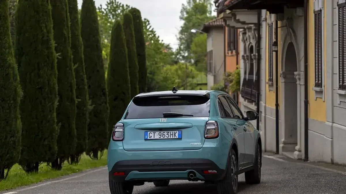 Nuova Fiat 600 Icon 136 CV (100 kW) 2026 Rosso SUV