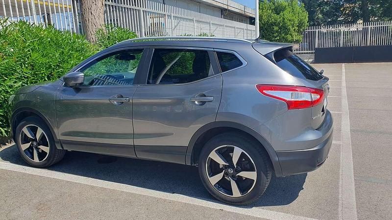 Usata Nissan Qashqai N-Connecta 110 CV (80 kW) 2017 Grigio SUV