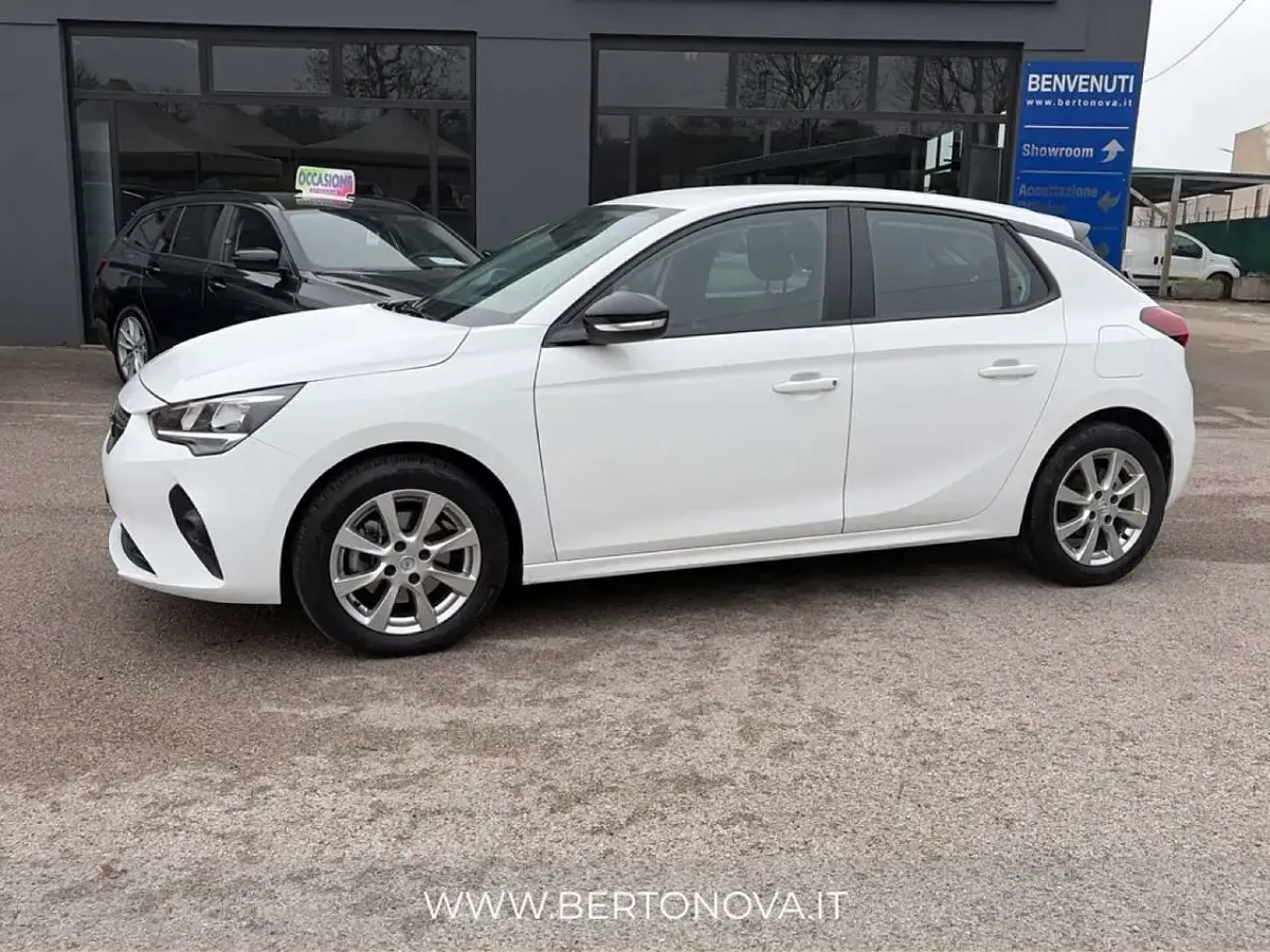 Usata Opel Corsa Edition 102 CV (75 kW) 2022 Bianco Utilitaria