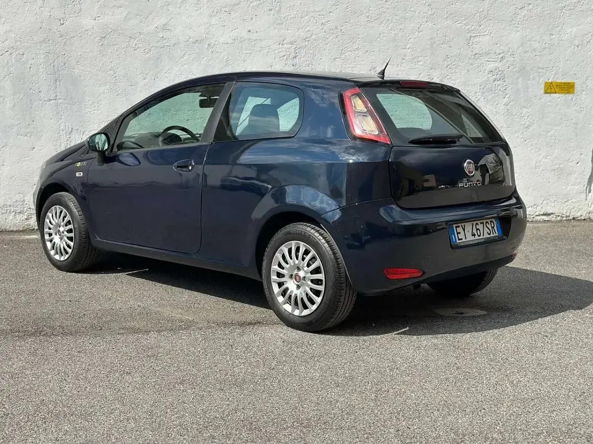 Usata Fiat Punto 77 CV (56 kW) 2015 Blu/azzurro Utilitaria