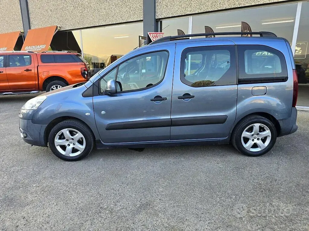 Begagnad Peugeot Partner Tepee Outdoor 92 HK (67 kW) 2013 Blå Minibuss