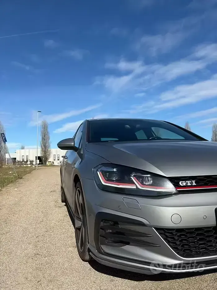Usata VW Golf VII GTI 230 CV (169 kW) 2021 Grigio Utilitaria