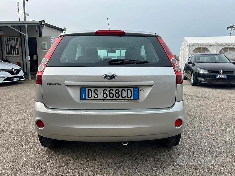 Usata Ford Fiesta 80 CV (58 kW) 2008 Grigio Utilitaria
