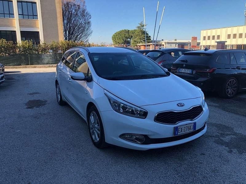 Bianco Usata 2014 Kia Ceed Sportswagon Station wagon | 5490 € (Buon prezzo) - Immagine 1/4
