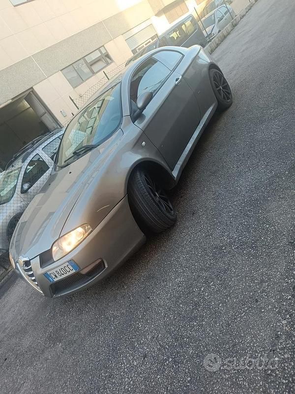 Usata Alfa Romeo GT 150 CV (110 kW) 2003 Grigio Coupé