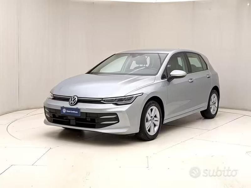 Usata VW Golf VIII Life 116 CV (85 kW) 2025 Grigio Berlina